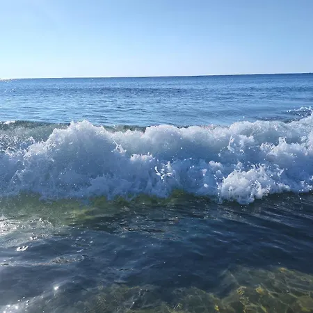Umi 公寓式酒店 阳光海滩